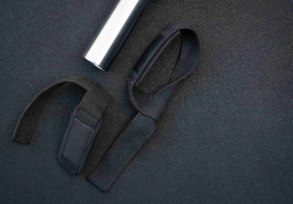 Why do people wear lifting straps in the gym? - MuscleSquad